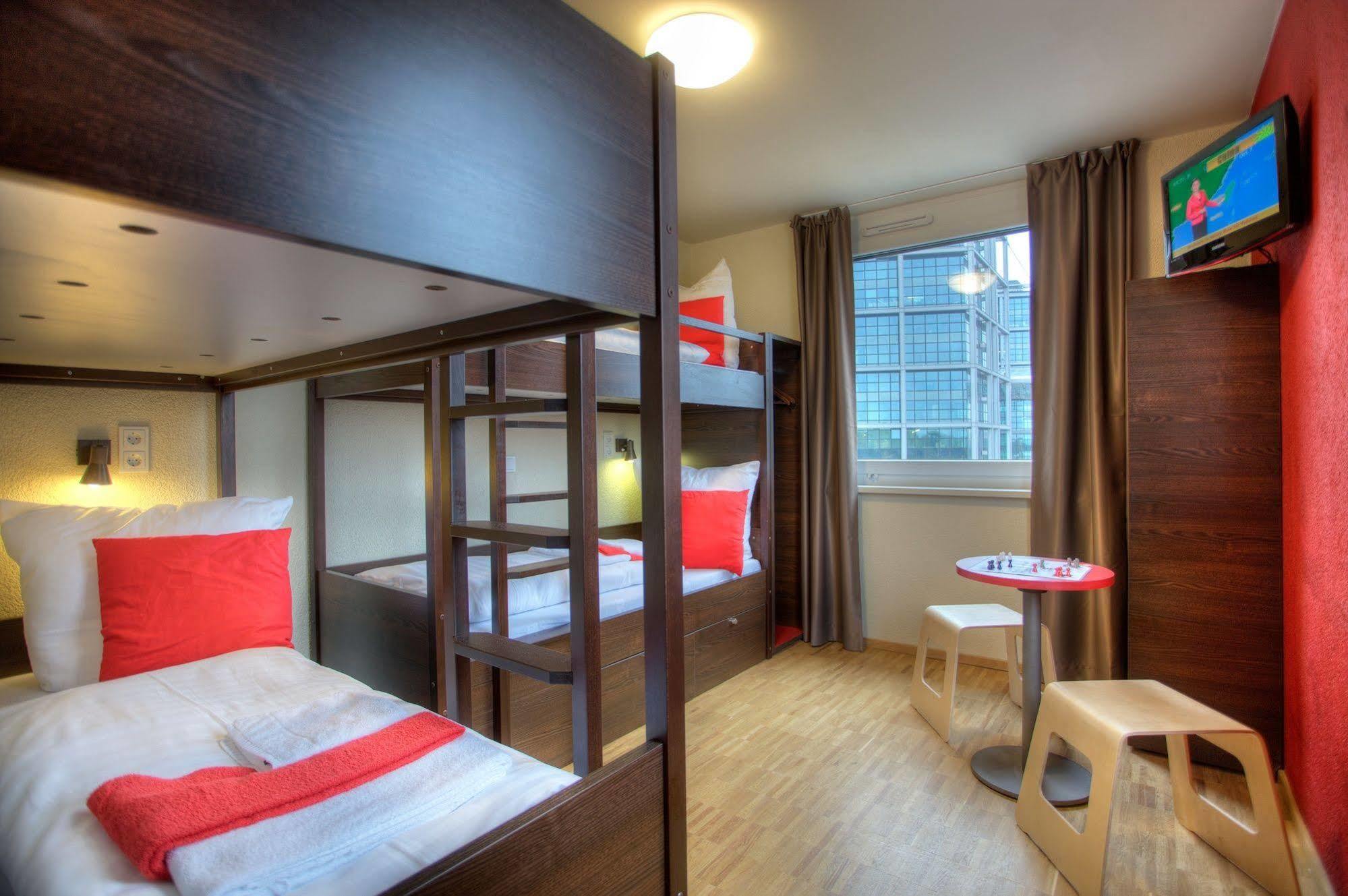 Hotel Meininger Hauptbahnhof 3*