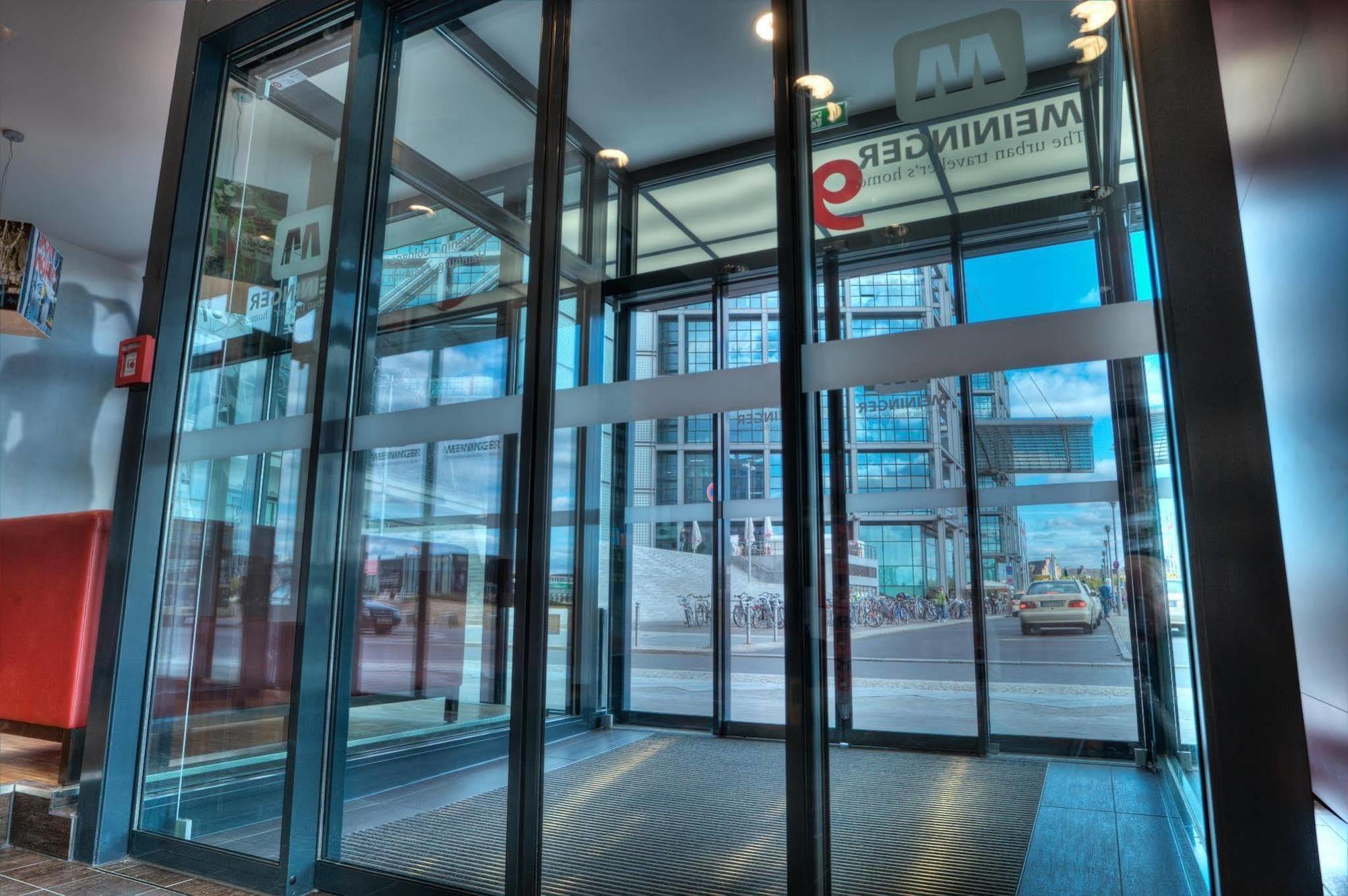 Отель Meininger Hauptbahnhof 3*